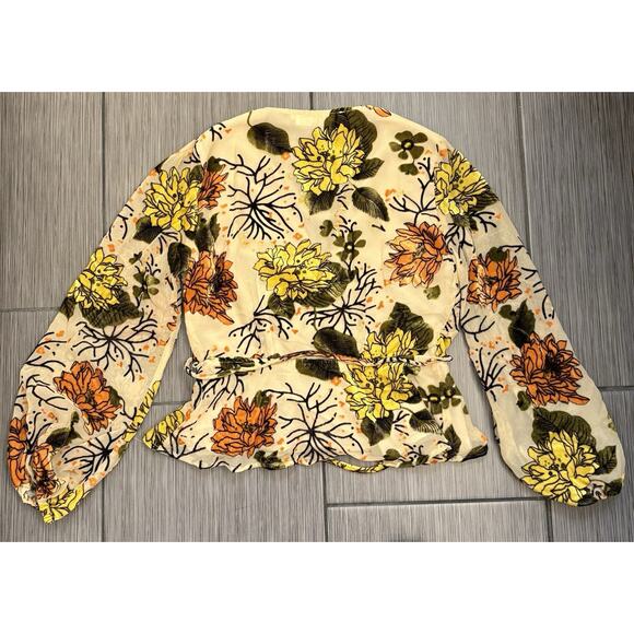 ASTR the Label Velvet Burnout Floral Wrap Blouse Size Small Fairy Nature - Picture 5 of 7